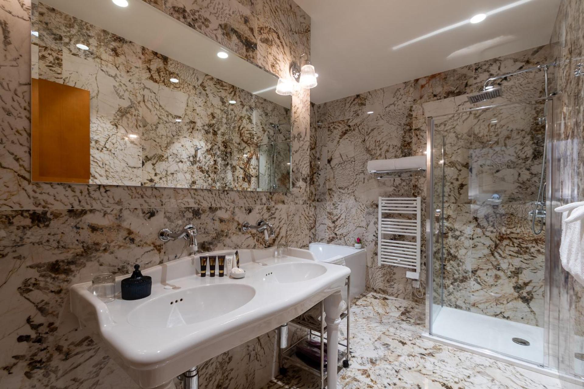 Hotel Demeure Loredana แซ็งต์-โฟลร็องต์ ภายนอก รูปภาพ