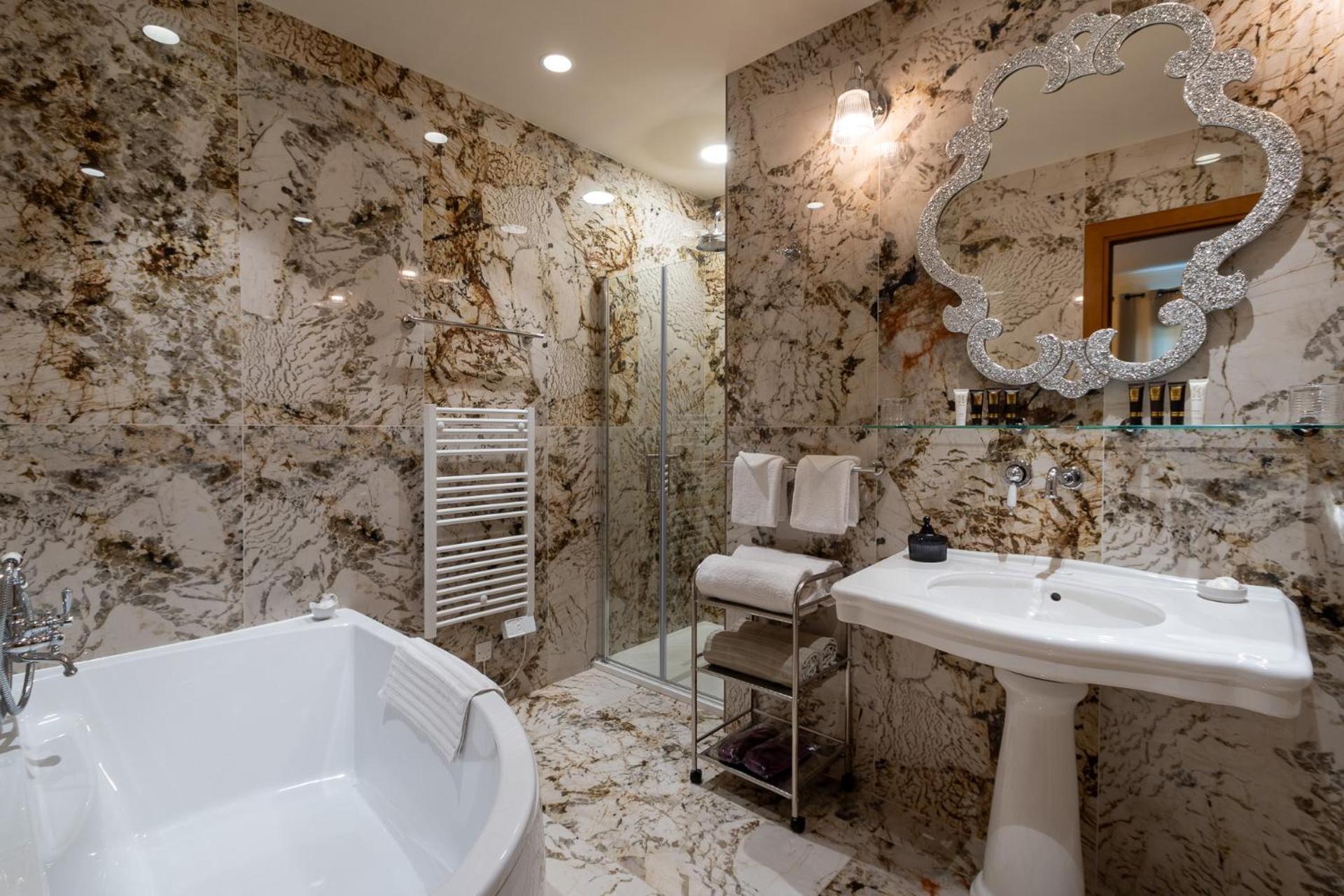 Hotel Demeure Loredana แซ็งต์-โฟลร็องต์ ภายนอก รูปภาพ